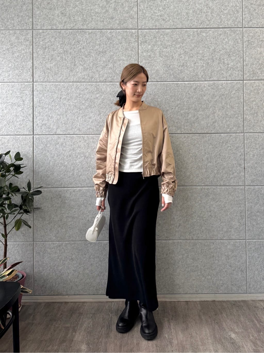 uchi__yamaさんの「CODE A｜satin bomber jacket」を使ったコーディネート