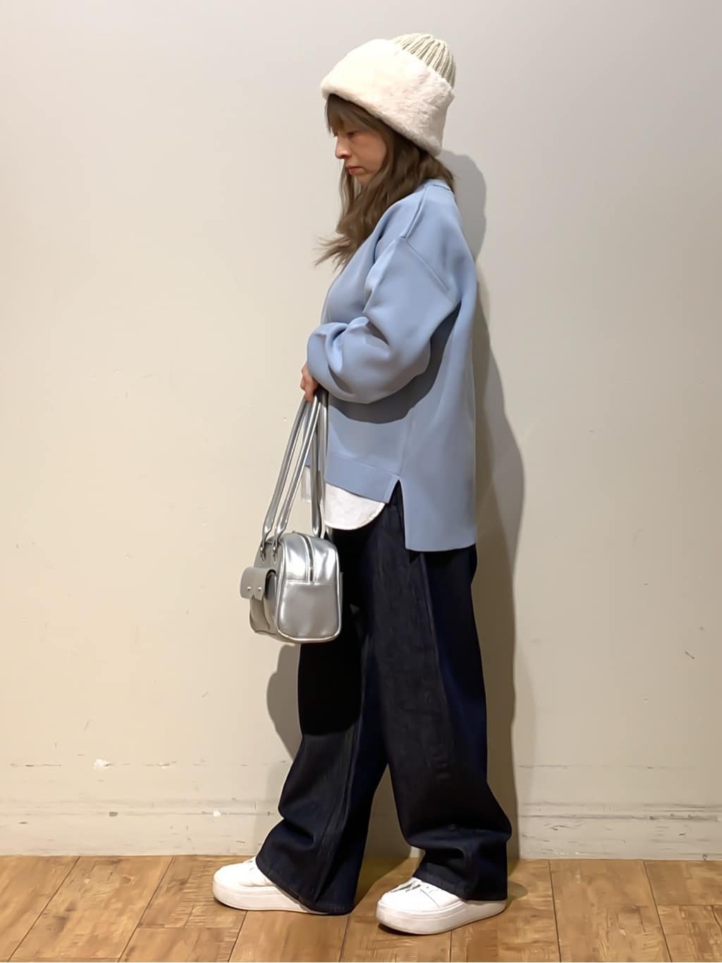 MEGさんの「SHOO･LA･RUE｜【SHOO・LA・RUE DENIM/高レビュー】ゆるっと決まる こなれカーブデニムパンツ」を使ったコーディネート