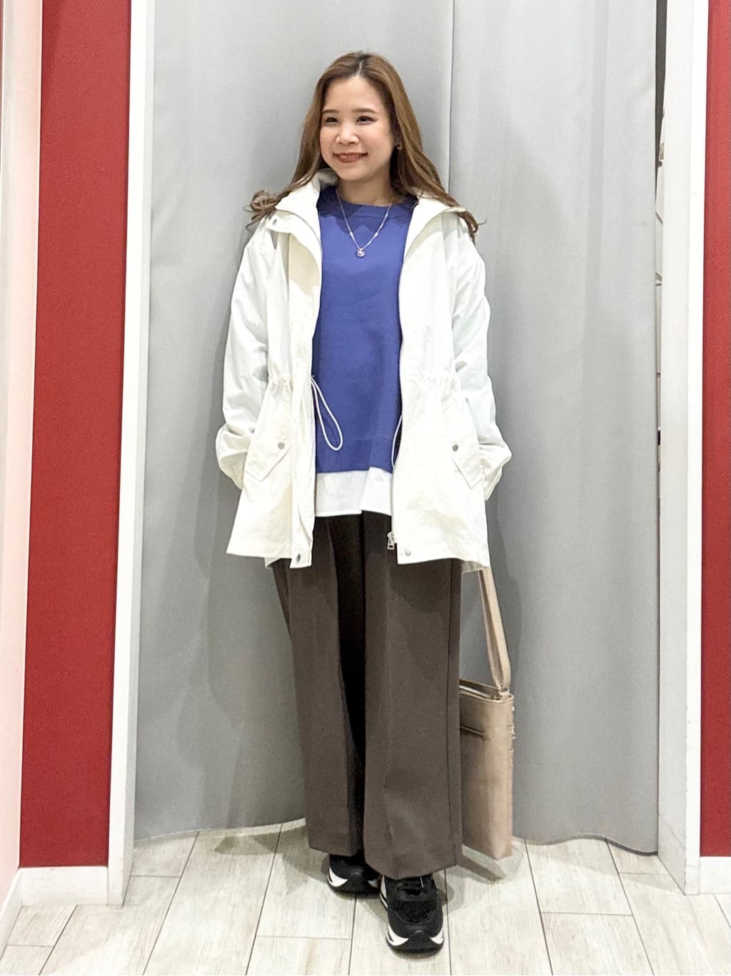 shioさんの「SHOO･LA･RUE｜【防花粉/S-LL】ウエストマークですっきり見え　軽やかスタンドブルゾン」を使ったコーディネート