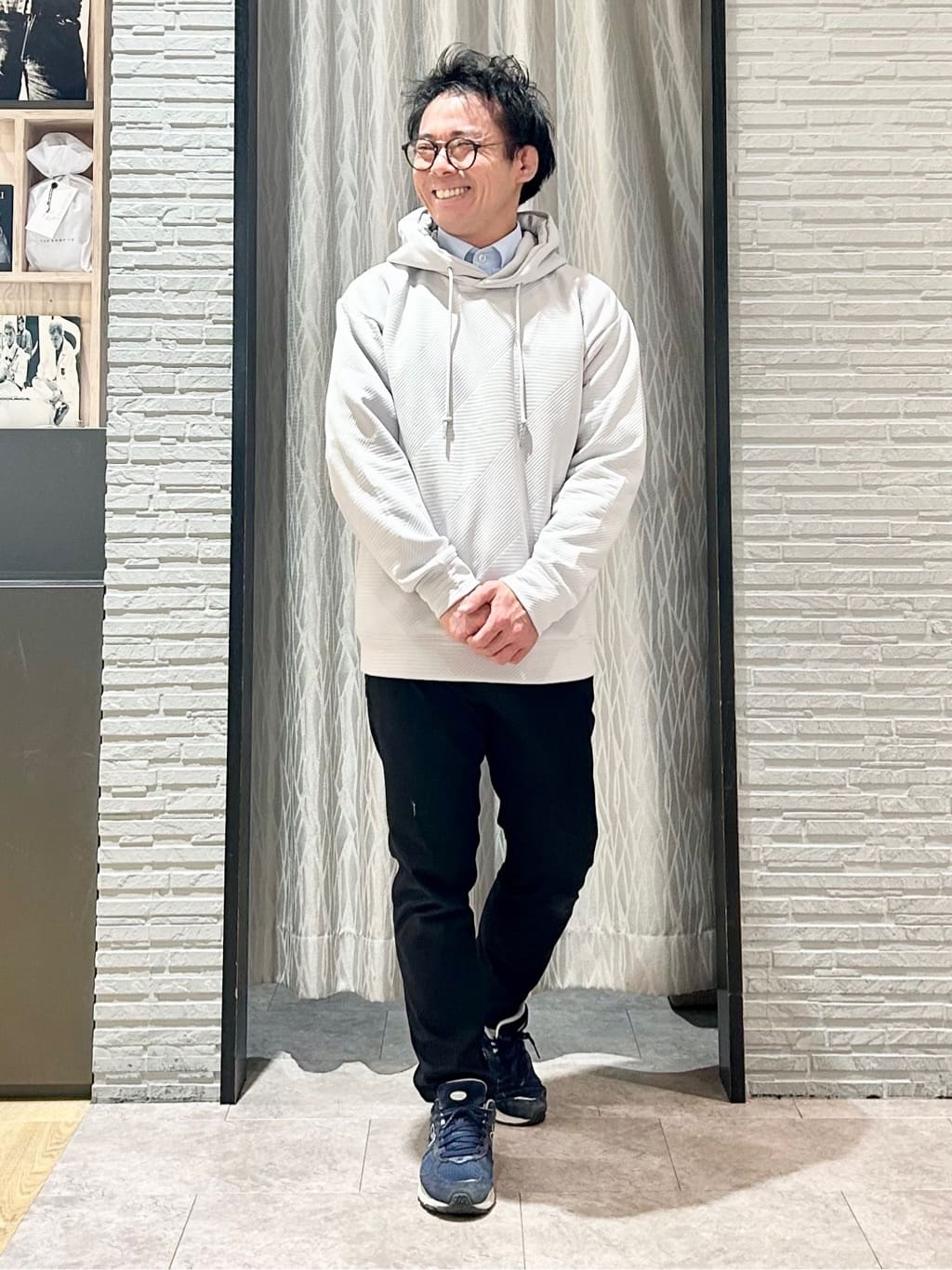 KENJI Iさんの「THE SHOP TK｜【さりげない表情が、品よく映える。】ふくれジャカードパーカ」を使ったコーディネート