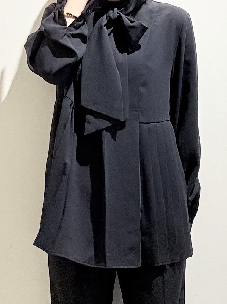 さあやさんの「grove｜【マシンウォッシュ/防シワ/UVカット】裾プリーツ取り外しボウタイブラウス」を使ったコーディネート