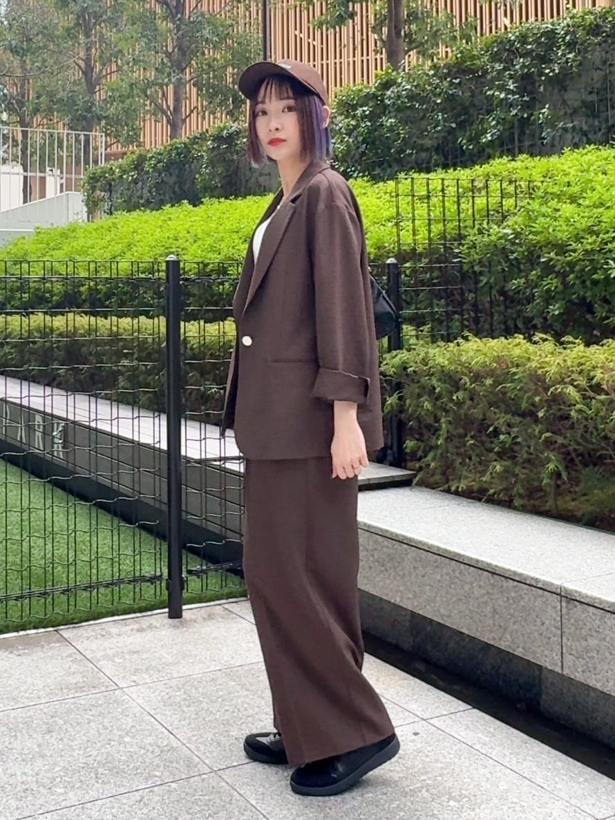 𝐜𝐡𝐢𝐤𝐚さんの「SHOO･LA･RUE｜【前後2WAY/洗濯機可/S-LL】スクエアネックで小顔効果 ランダムテレコタンクトップ」を使ったコーディネート