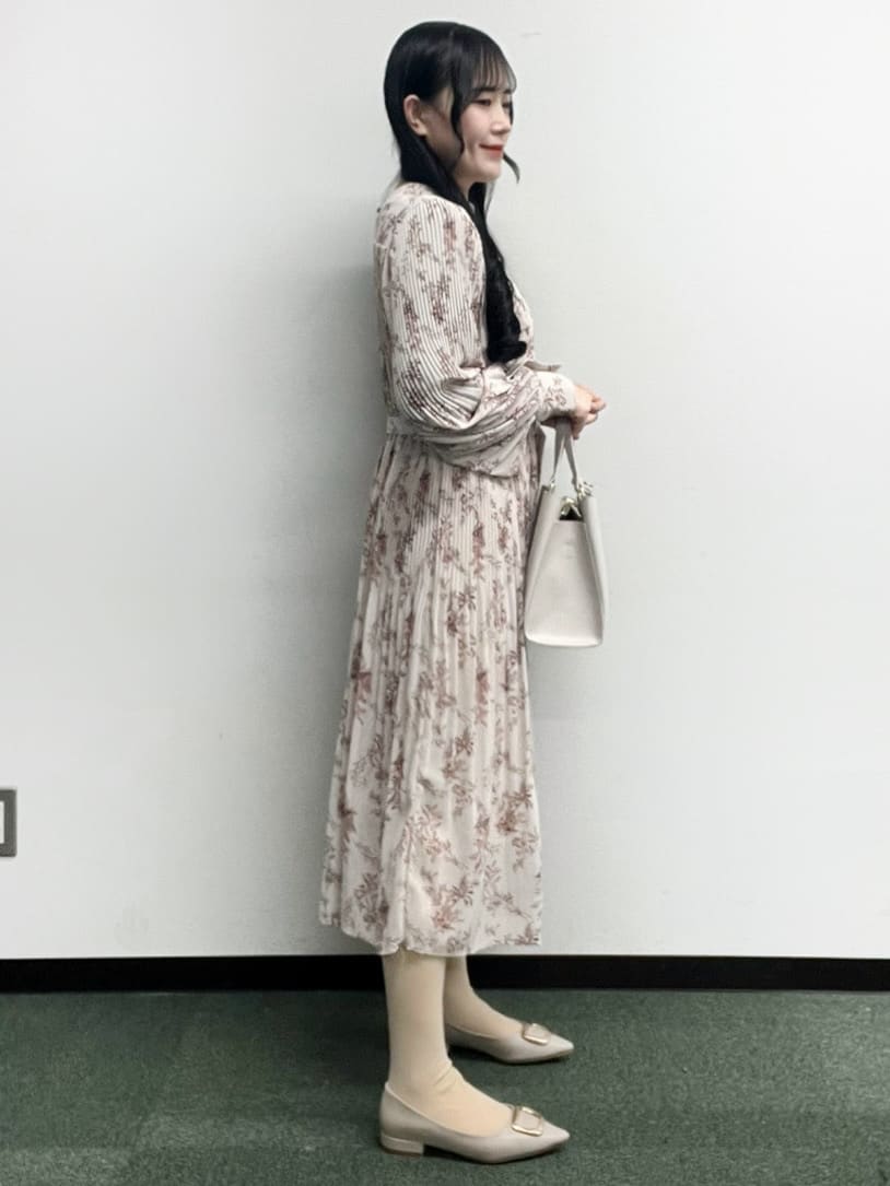 Hitomiさんの「index｜ベルト付きプリーツフレアワンピース【洗濯機OK／イージーアイロン／防シワ】《5col》」を使ったコーディネート