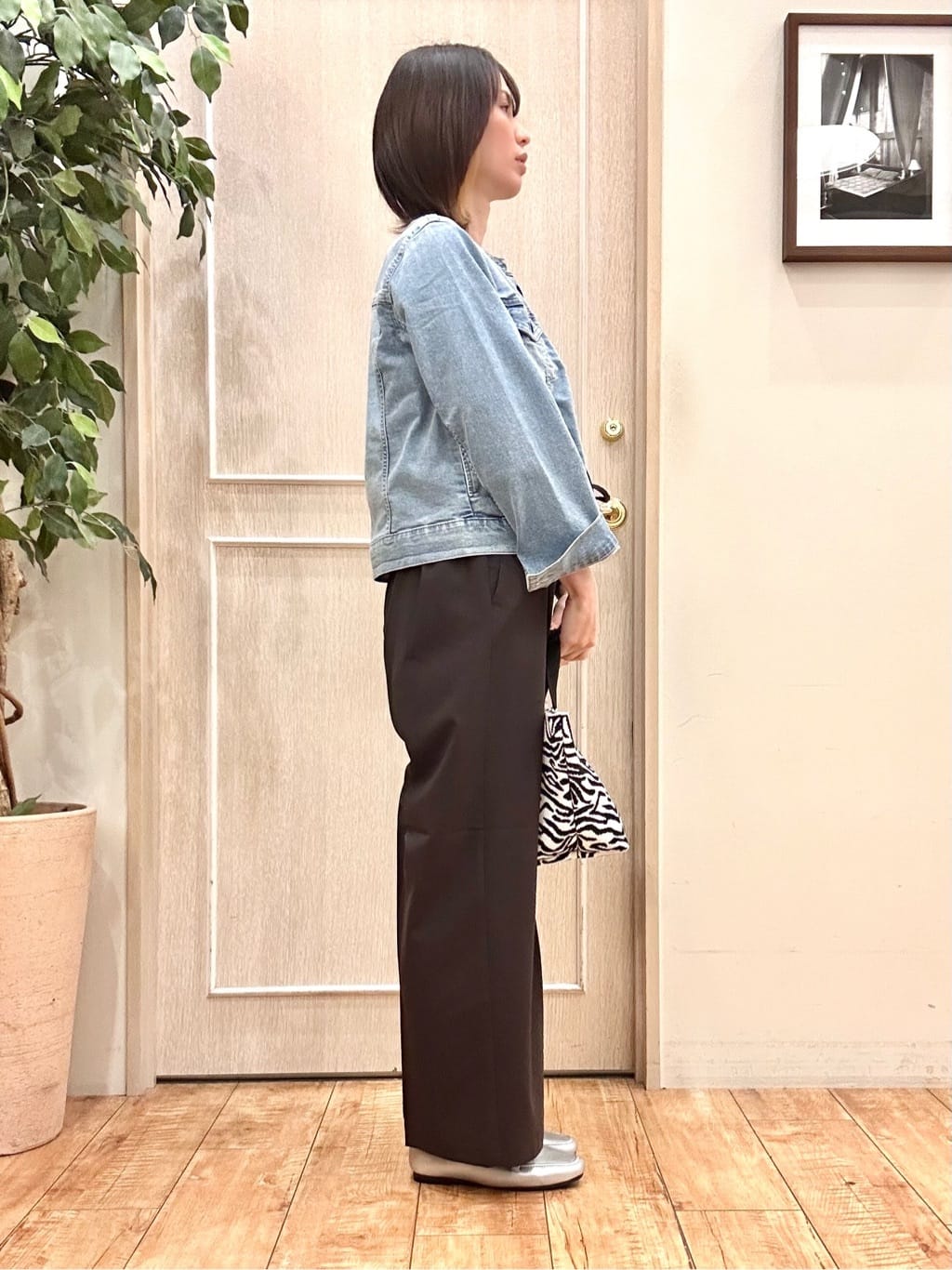 りかさんの「SHOO･LA･RUE｜【着丈選べる/S-LL】センタープレスできちんと見え イージーワイドパンツ」を使ったコーディネート
