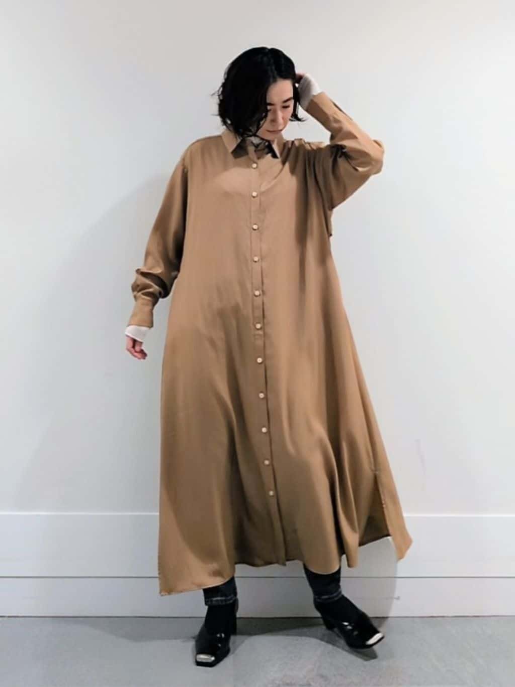 ミズタさんの「UNTITLED｜【前開きボタン/ベルト付/羽織シャツ/】2WAYトレンチ風ワンピース」を使ったコーディネート