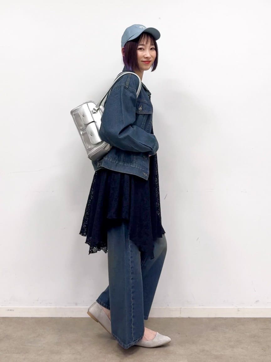 𝐜𝐡𝐢𝐤𝐚さんの「SHOO･LA･RUE｜【SHOO・LA・RUE DENIM】羽織るだけでこなれる　オーバーサイズデニムジャケット」を使ったコーディネート