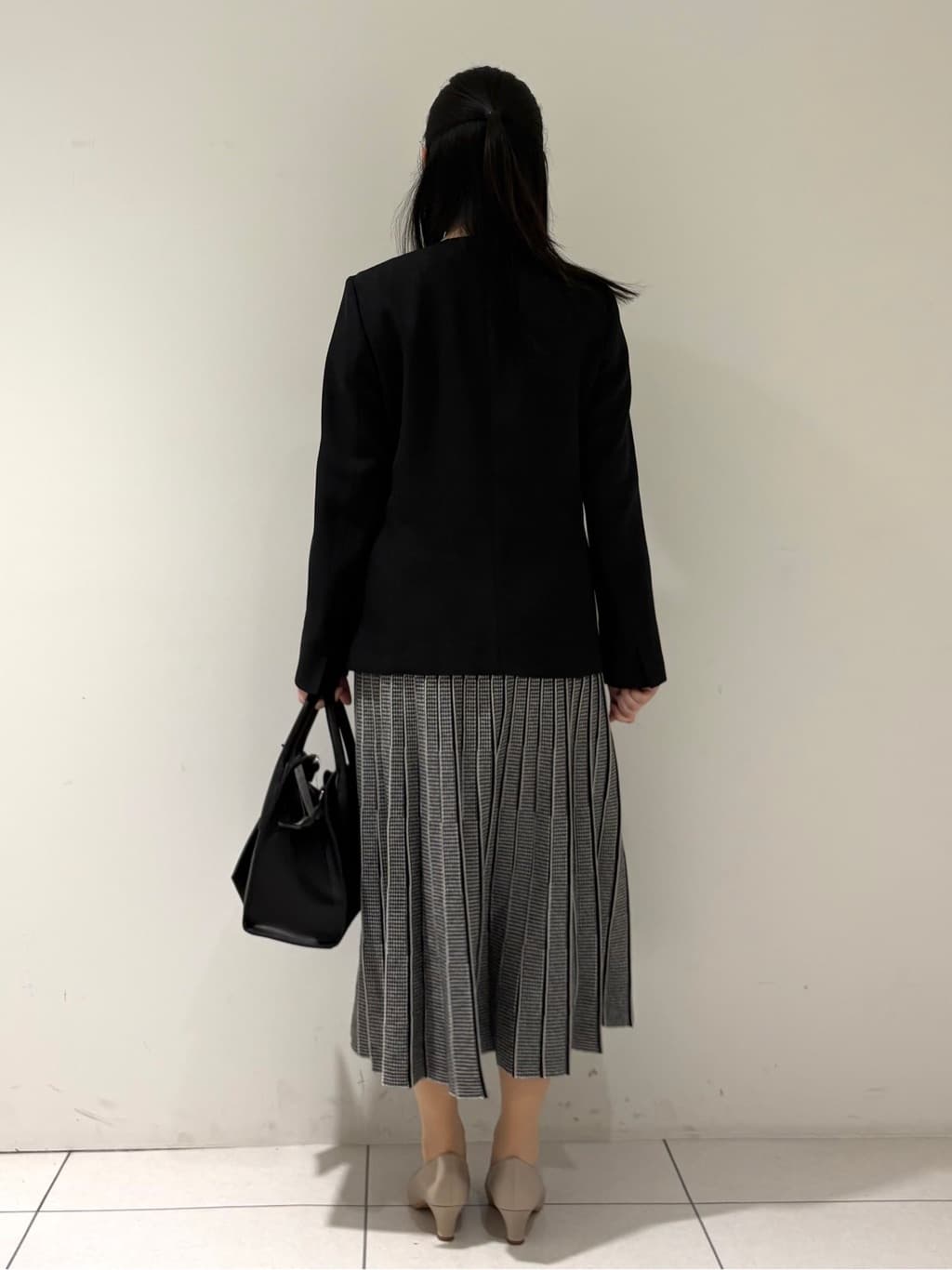 momokoさんの「INDIVI｜【手洗い可／日本製／裏無し／セットアップ可】ツィード見えノーカラージャケット」を使ったコーディネート