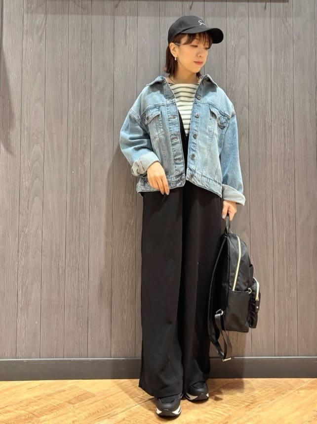meiさんの「SHOO･LA･RUE｜【SHOO・LA・RUE DENIM】羽織るだけでこなれる　オーバーサイズデニムジャケット」を使ったコーディネート