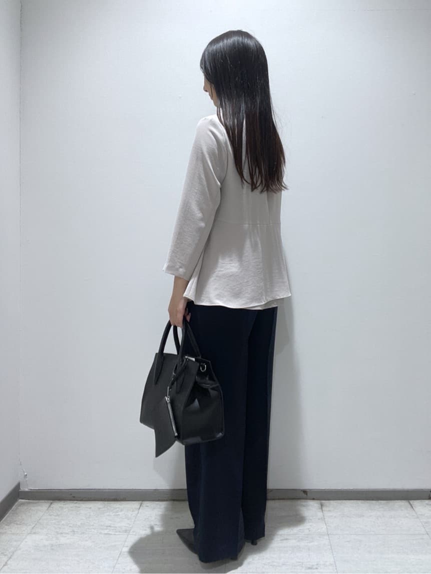 meiさんの「INDIVI｜【洗える／UVケア／SETUP可】着る日傘ペプラムブラウス」を使ったコーディネート