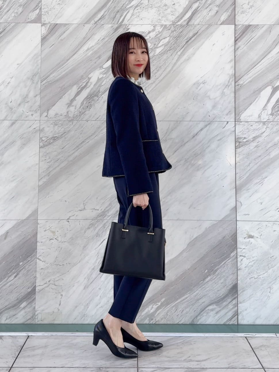 𝐜𝐡𝐢𝐤𝐚さんの「SHOO･LA･RUE｜【洗濯機可】上品で華やか スタンドフリルブラウス」を使ったコーディネート