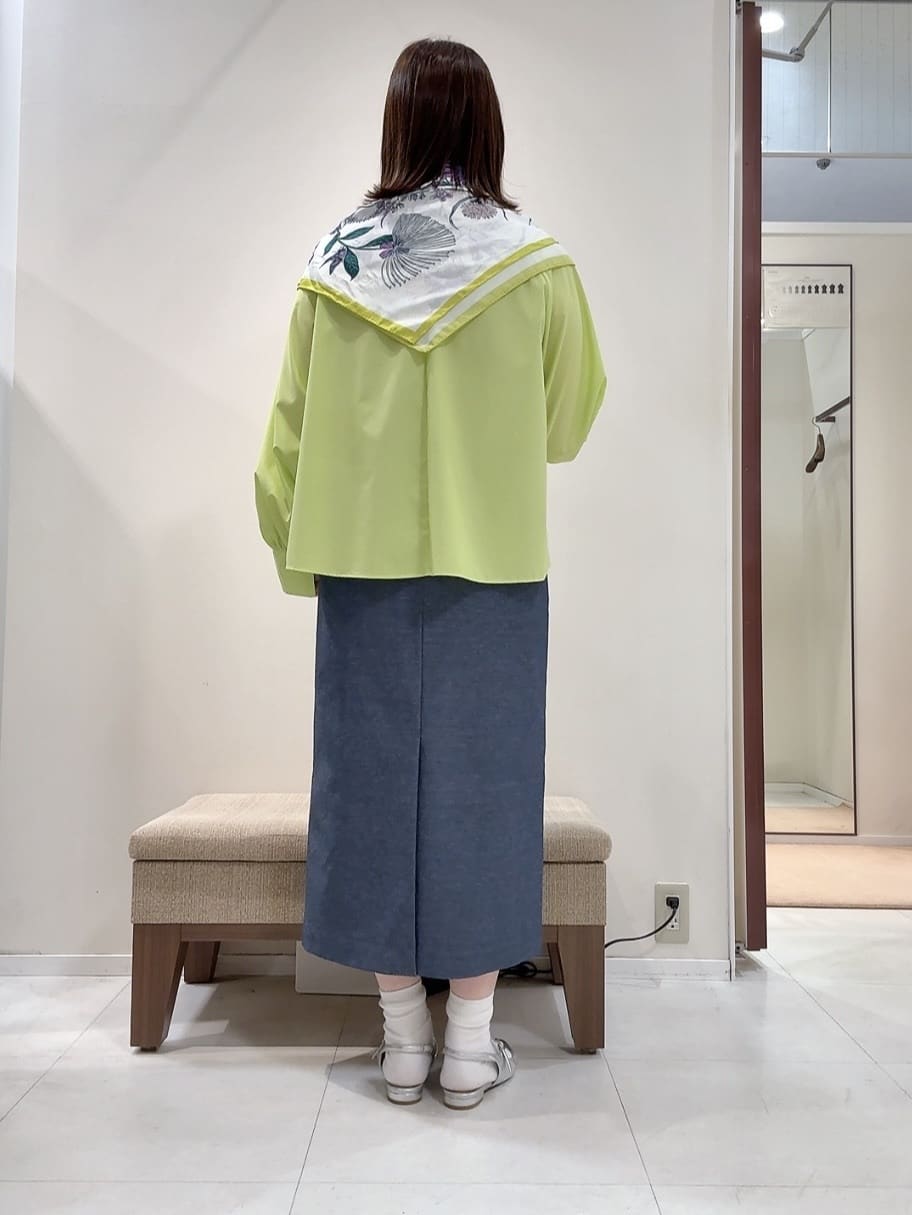 YUIさんの「UNTITLED｜【洗える/オンオフ使える】タイプライタースタンドネックブラウス」を使ったコーディネート