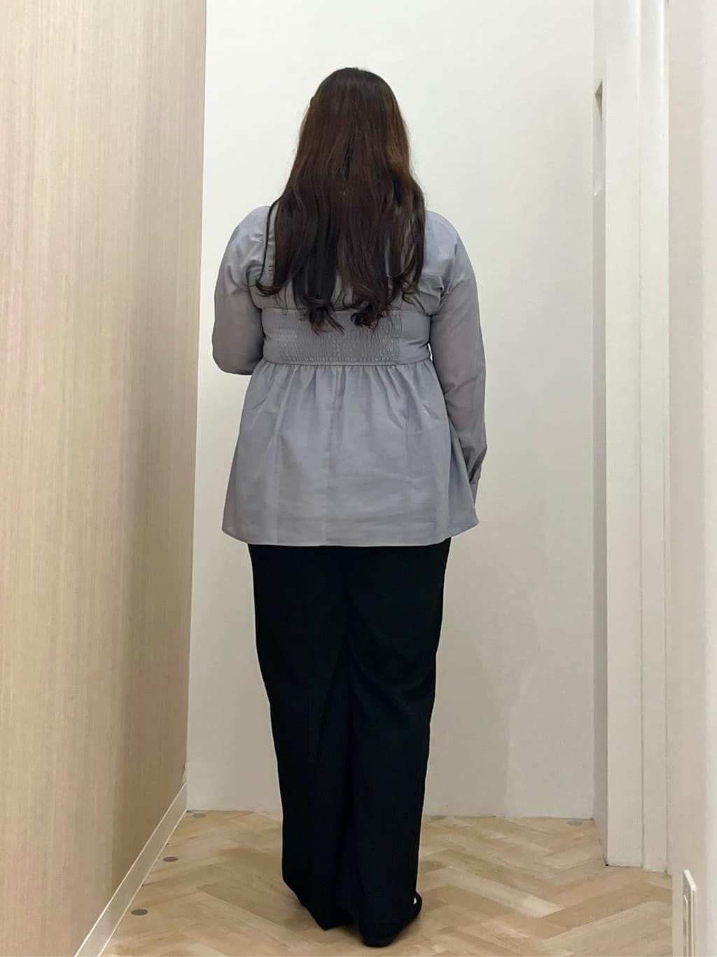 akariさんの「grove｜【2点SET】今どきシアーシャツ＆キャミセット」を使ったコーディネート