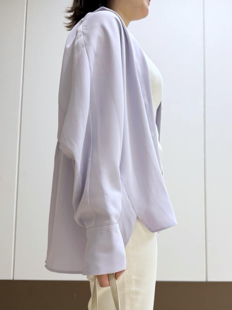 Rikoさんの「INDIVI｜【洗える／UVケア／マットサテン】Vネックドルマンスリーブブラウス」を使ったコーディネート