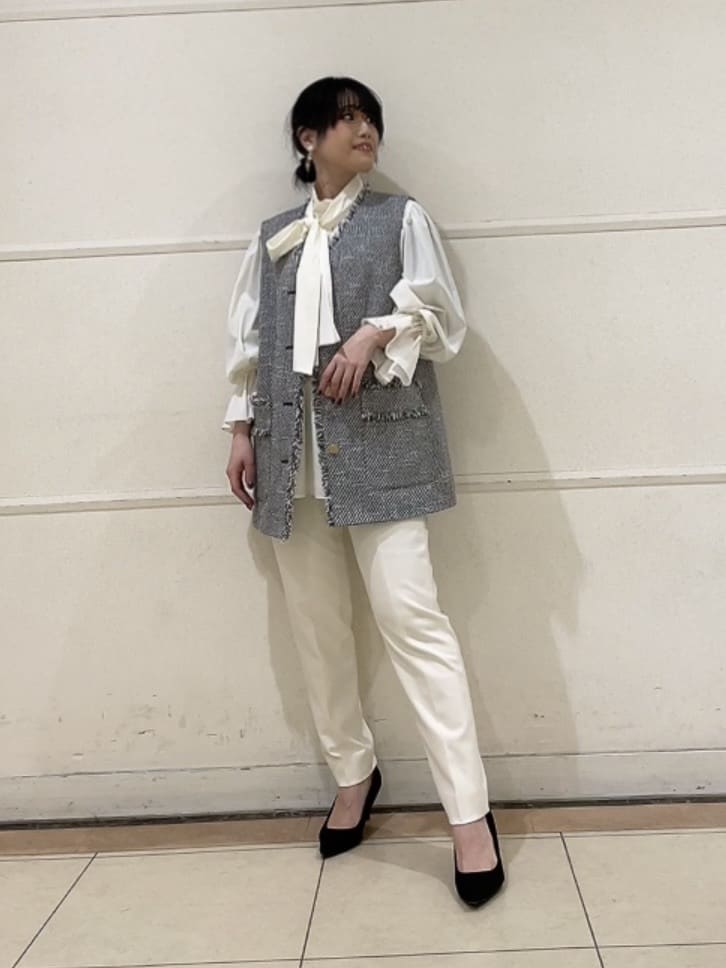 watanabeさんの「UNTITLED｜【オンオフ使える】スラブツイード ジレ」を使ったコーディネート