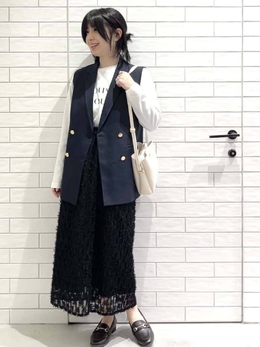しおりさんの「OPAQUE.CLIP｜金ボタンダブルブレストテーラードジレ／セットアップ対応【洗える】《S～LL》」を使ったコーディネート