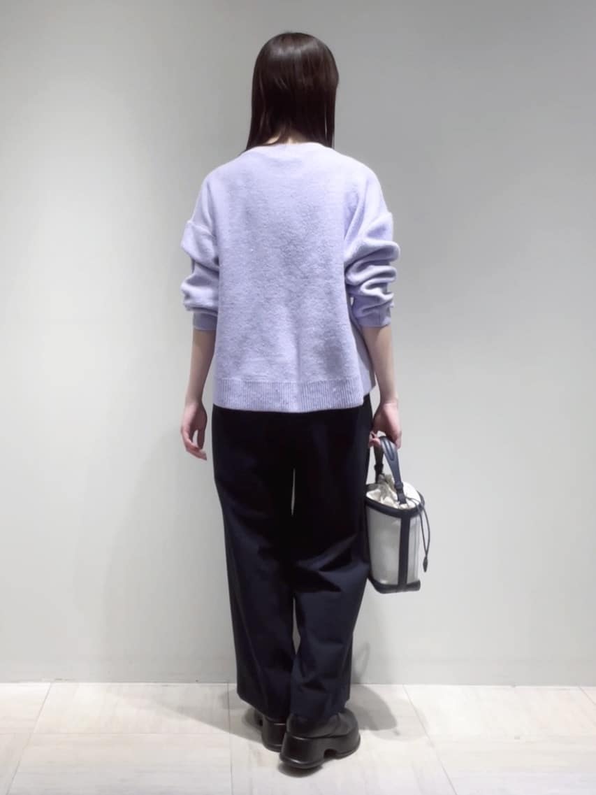 yukaさんの「Reflect｜【選べる5色／ゆったりシルエット】Vネックスパンコールニット」を使ったコーディネート