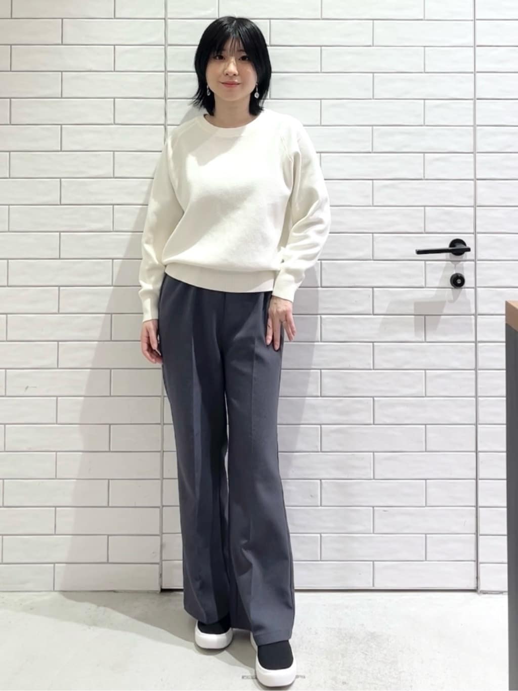 しおりさんの「OPAQUE.CLIP｜スウェットライクニット【洗濯機OK】」を使ったコーディネート
