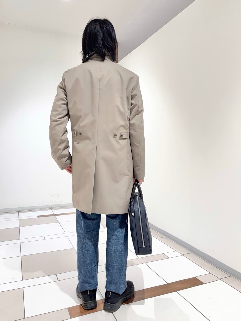 及川さんの「TAKEO KIKUCHI｜撥水ツイル スタンドカラー コート」を使ったコーディネート