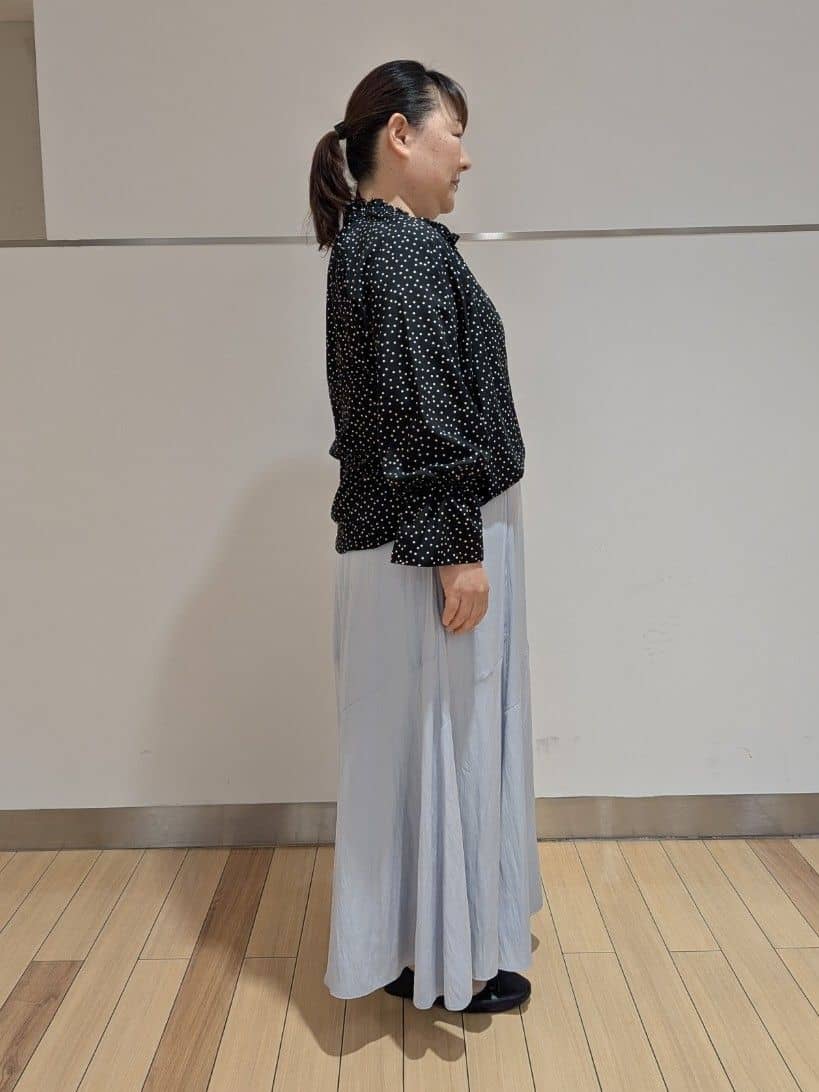 TAKAさんの「UNTITLED｜◆【洗える/セットアップ可】ランダムドットブラウス」を使ったコーディネート