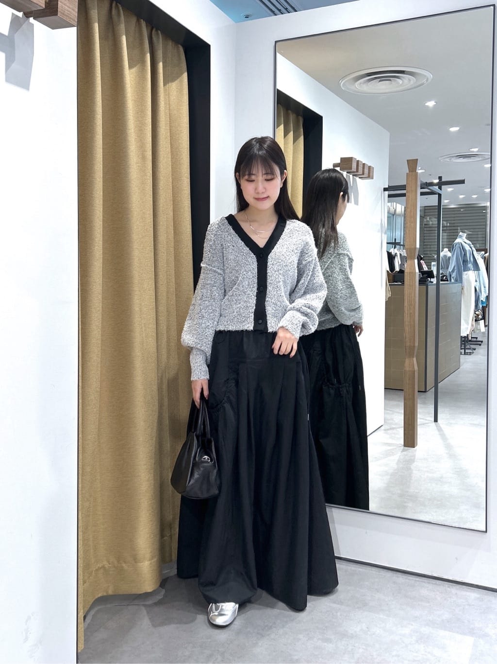 Renoさんの「INDIVI｜ファンシーヤーンVネックカーディガン」を使ったコーディネート