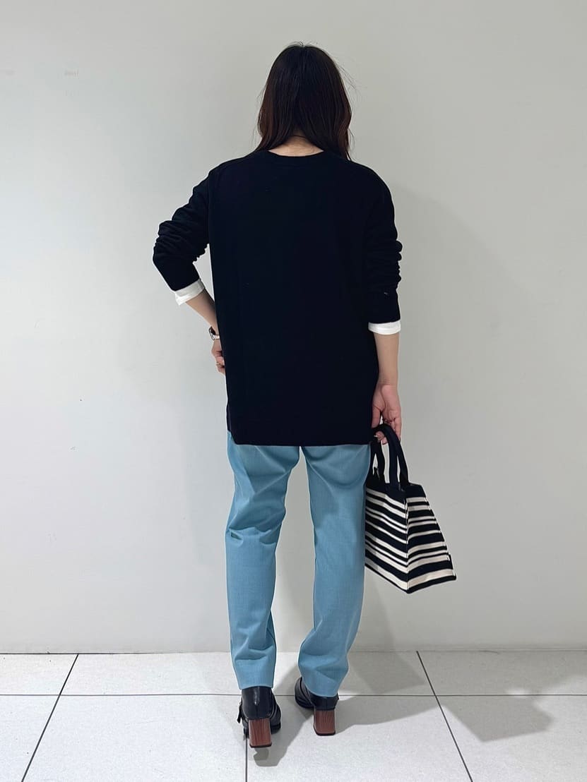 そんさんの「INDIVI｜【洗える／チュニック丈／カシミヤ混】スリットデザインVネックニット」を使ったコーディネート