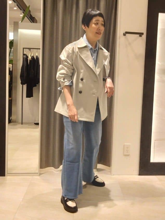 まちこさんの「UNTITLED｜【定番人気/はっ水/洗える】タスランショートトレンチコート」を使ったコーディネート