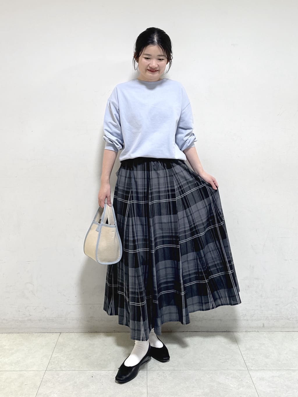 Harunaさんの「Dessin｜【360度可愛い・洗える】バックヘンリーカットソー」を使ったコーディネート