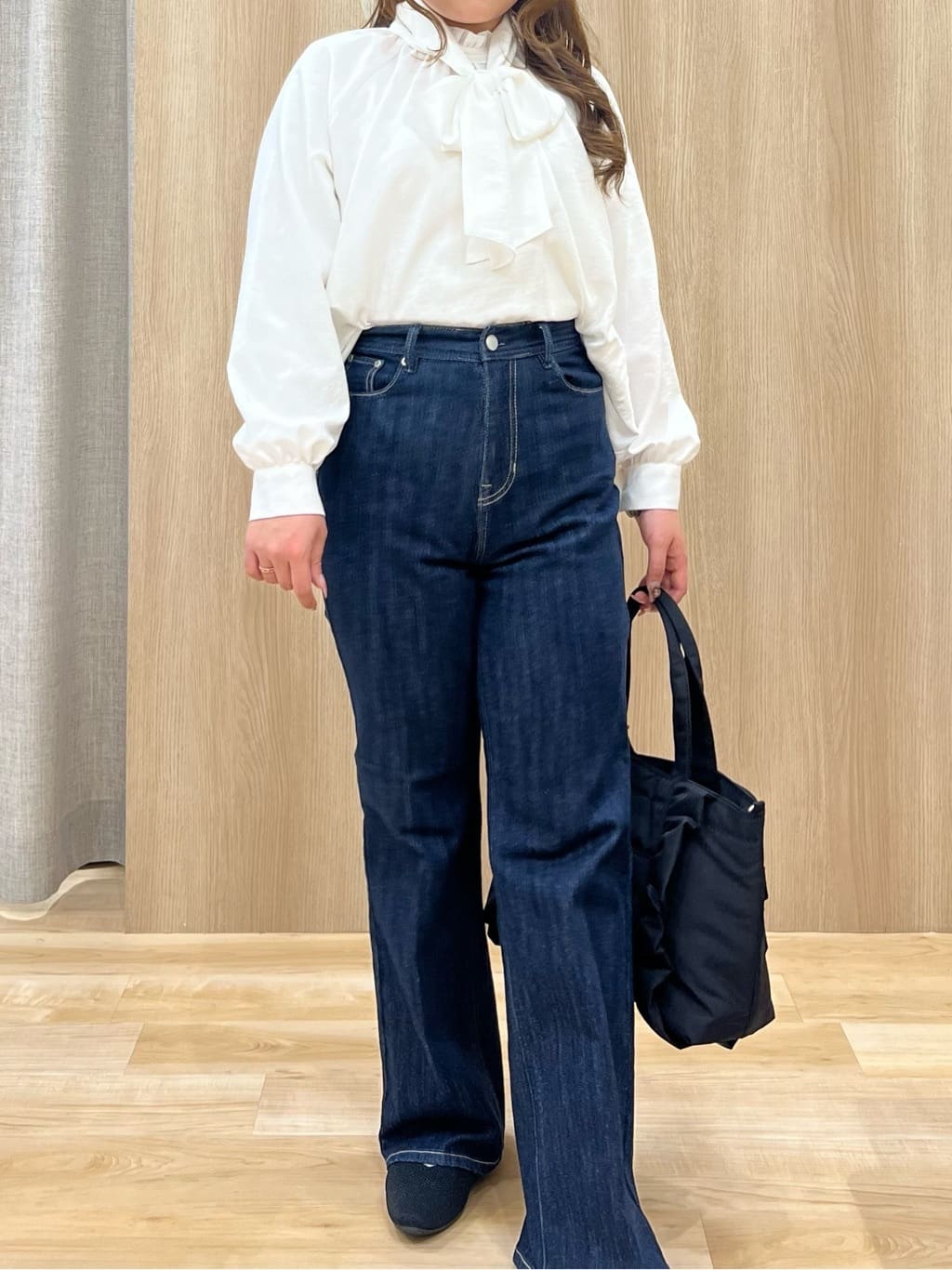 みことさんの「grove｜【選べる着丈】美シルエットデニムソフトフレアーパンツ」を使ったコーディネート
