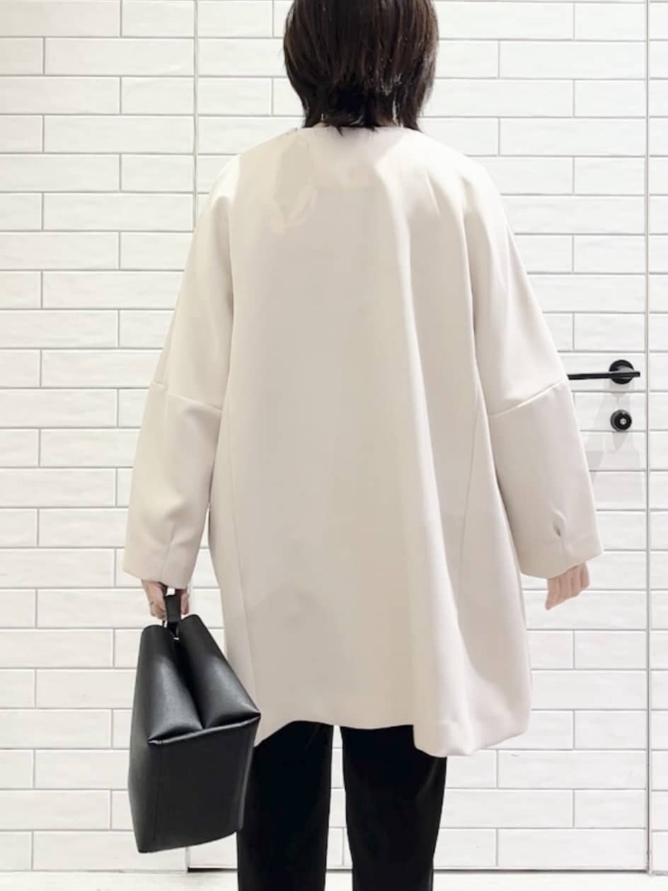 しおりさんの「OPAQUE.CLIP｜フォルムスリーブミドルコート【洗濯機OK】」を使ったコーディネート