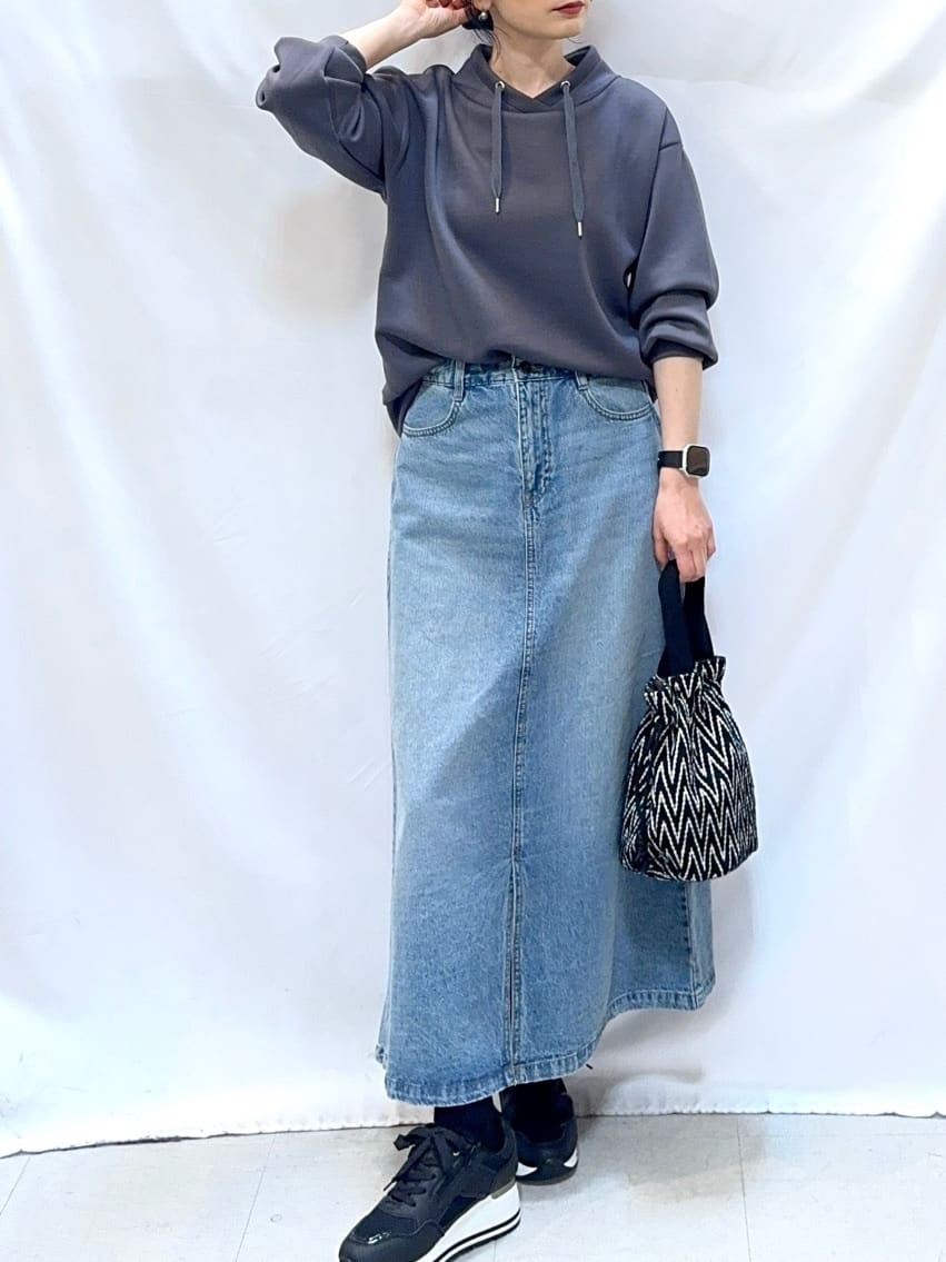 𝐇𝐢𝐫𝐨𝐦𝐢さんの「SHOO･LA･RUE｜【SHOO・LA・RUE DENIM】シンプルだから使いやすい Aラインスカート」を使ったコーディネート