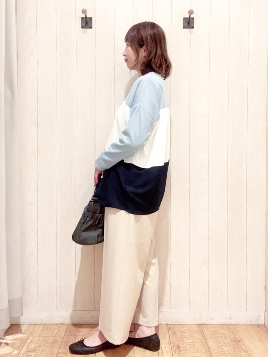 あいこさんの「SHOO･LA･RUE｜【着丈選べる/S-LL】センタープレスできちんと見え イージーワイドパンツ」を使ったコーディネート