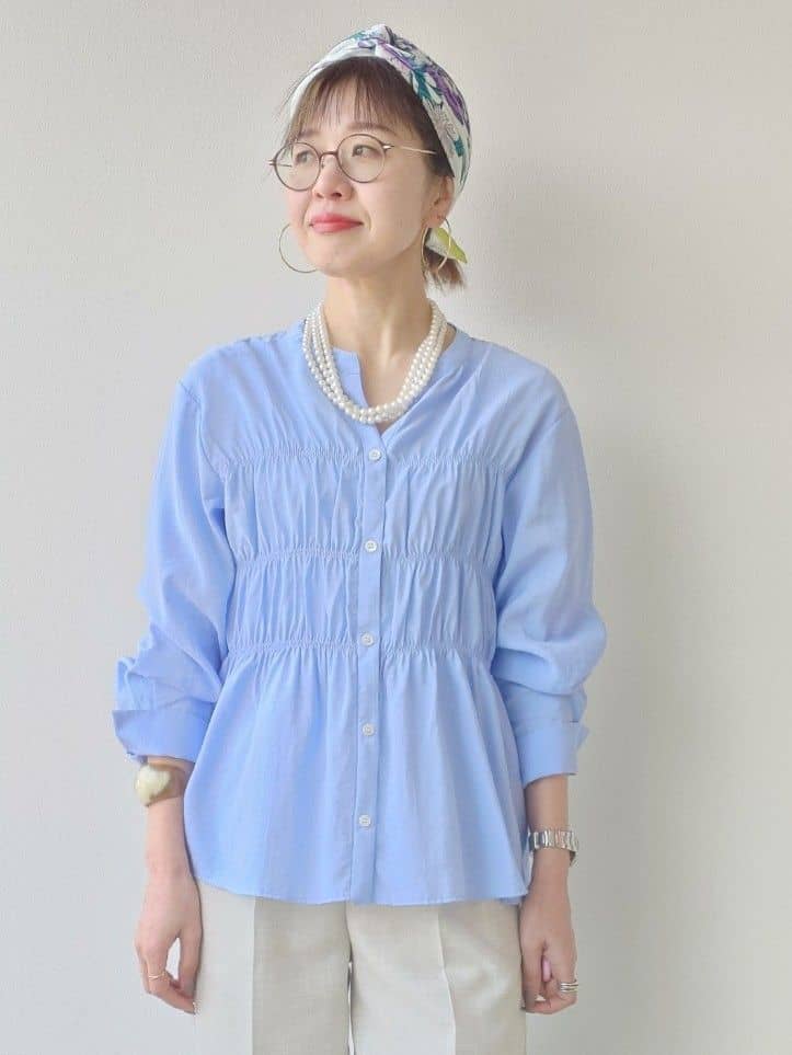 MUTSUKOさんの「UNTITLED｜【着映え/洗える】リラックスシャーリングブラウス」を使ったコーディネート