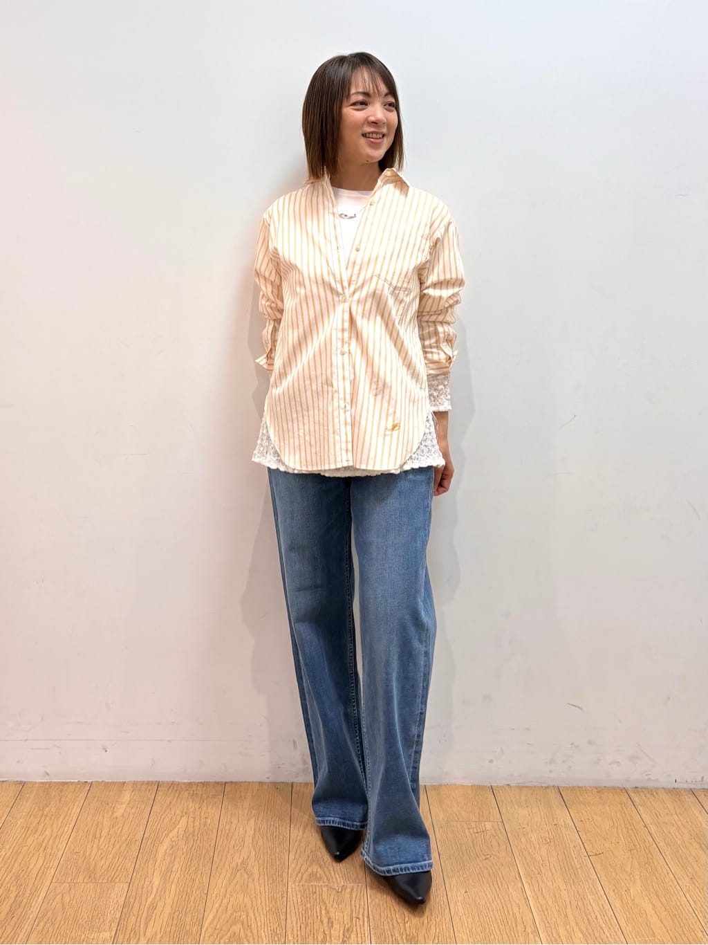 mikkoさんの「INDIVI｜【洗える／レイヤードにおすすめ】シャーリングレース ロングTシャツ」を使ったコーディネート