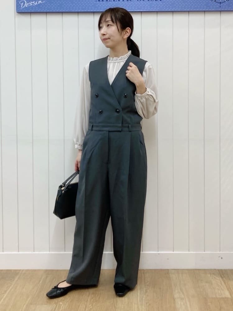 yoshiさんの「Dessin｜【洗える】セットアップ風ジレオールインワン」を使ったコーディネート