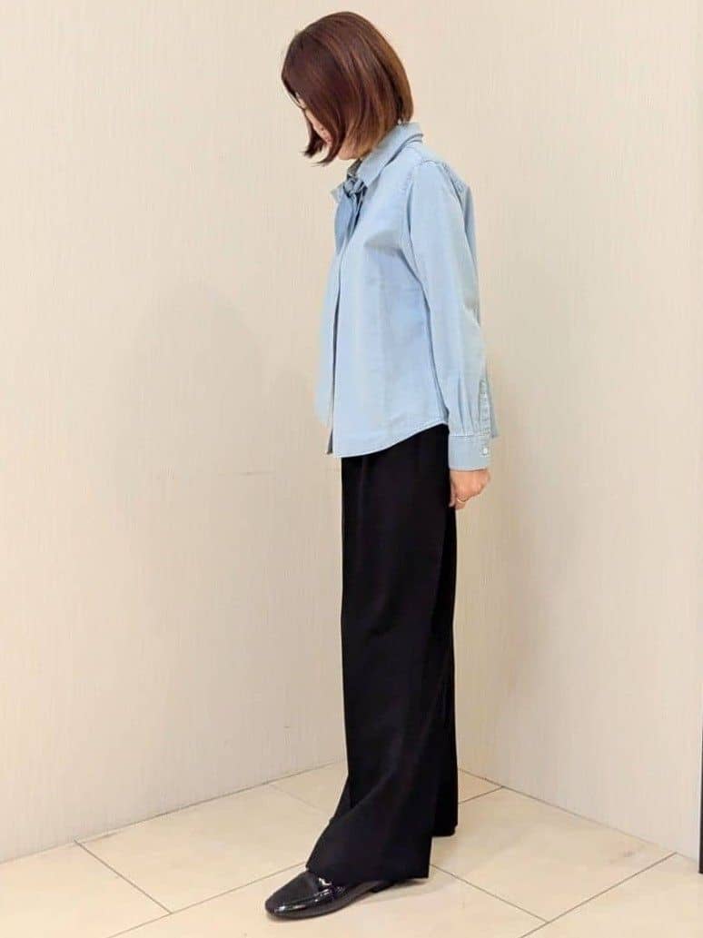 u-macoさんの「UNTITLED｜【定番人気/はっ水/洗える】タスランショートトレンチコート」を使ったコーディネート