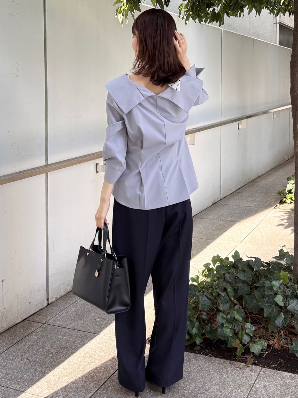 みさかさんの「index｜カシュクールタックシャツ【洗濯機OK／ストレッチ】」を使ったコーディネート