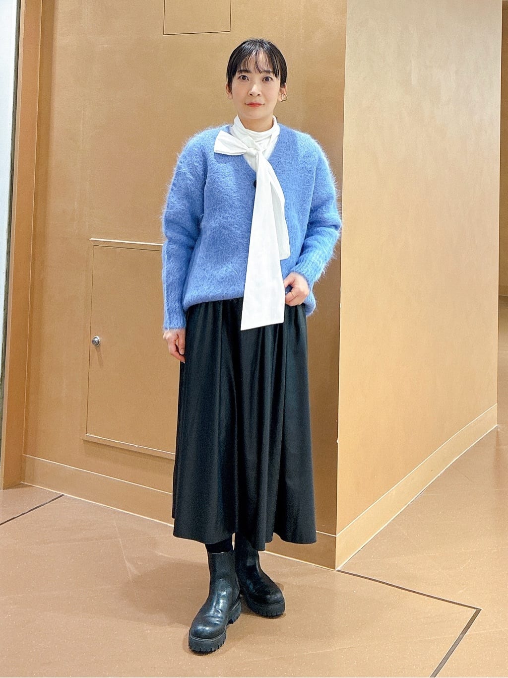 hattoriさんの「INDIVI｜【2点セット／洗える】ツイードジレ＆ボウタイブラウス」を使ったコーディネート
