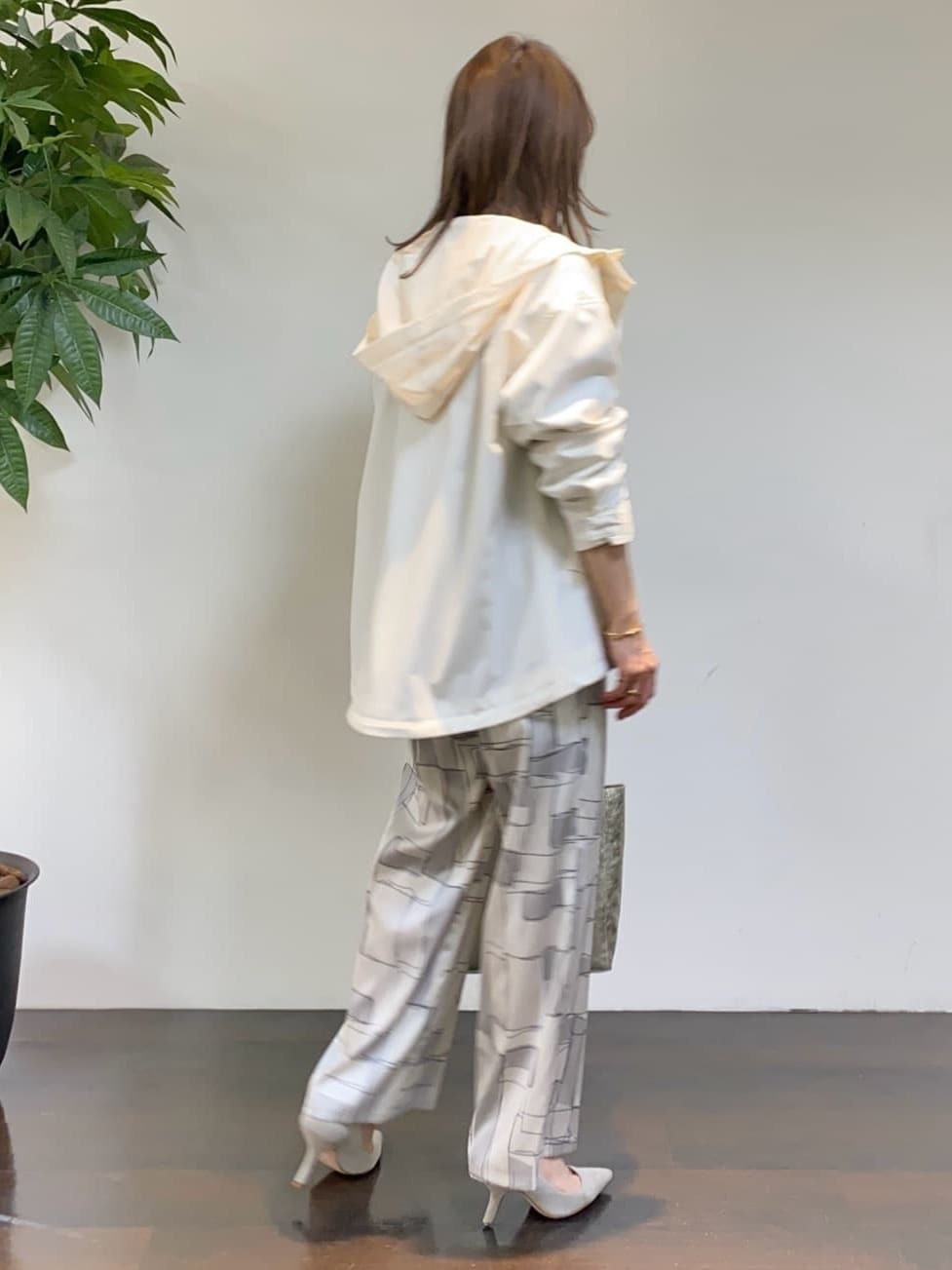 tomoさんの「UNTITLED｜【洗える/ゆったり】リッチジョーゼットブラウス」を使ったコーディネート