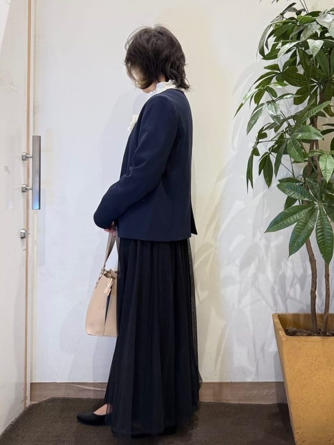 misakiさんの「SHOO･LA･RUE｜【洗濯機可/セットアップ可/S-3L】きちんと楽に。カットジョーゼットノーカラージャケット」を使ったコーディネート
