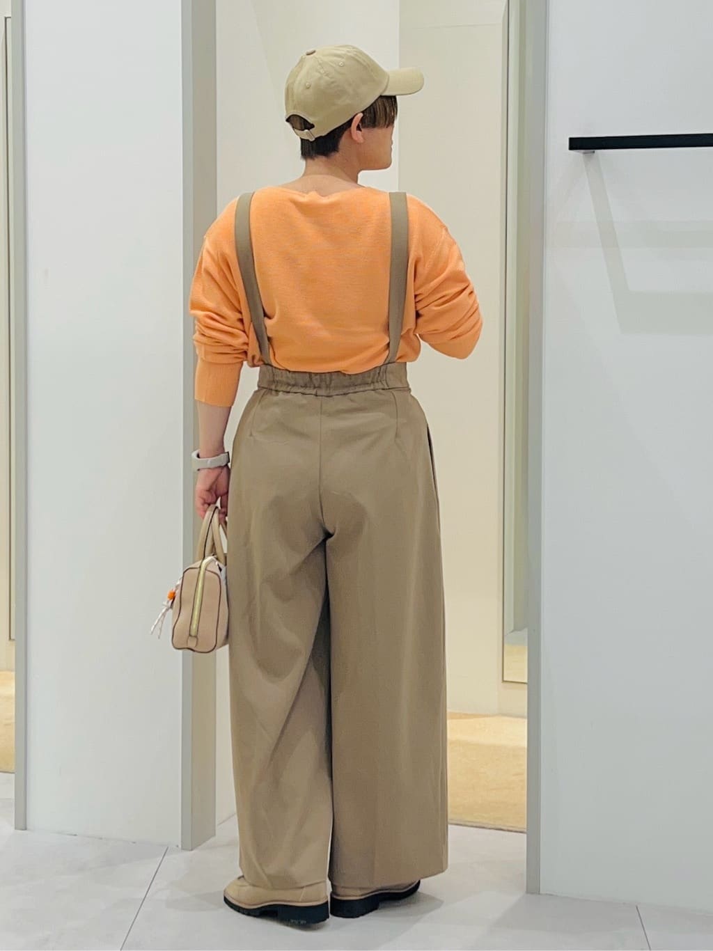 タナさんの「THE SHOP TK｜サス付きタックワイドパンツ」を使ったコーディネート