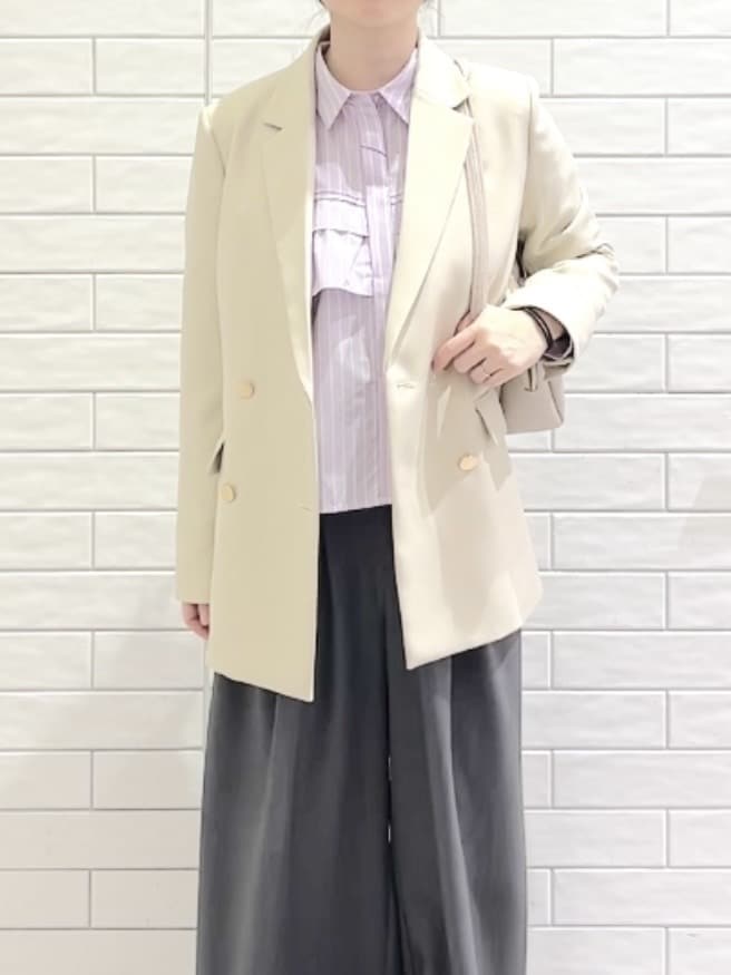 しおりさんの「OPAQUE.CLIP｜金ボタンダブルブレストテーラードジャケット／セットアップ対応【洗える】」を使ったコーディネート