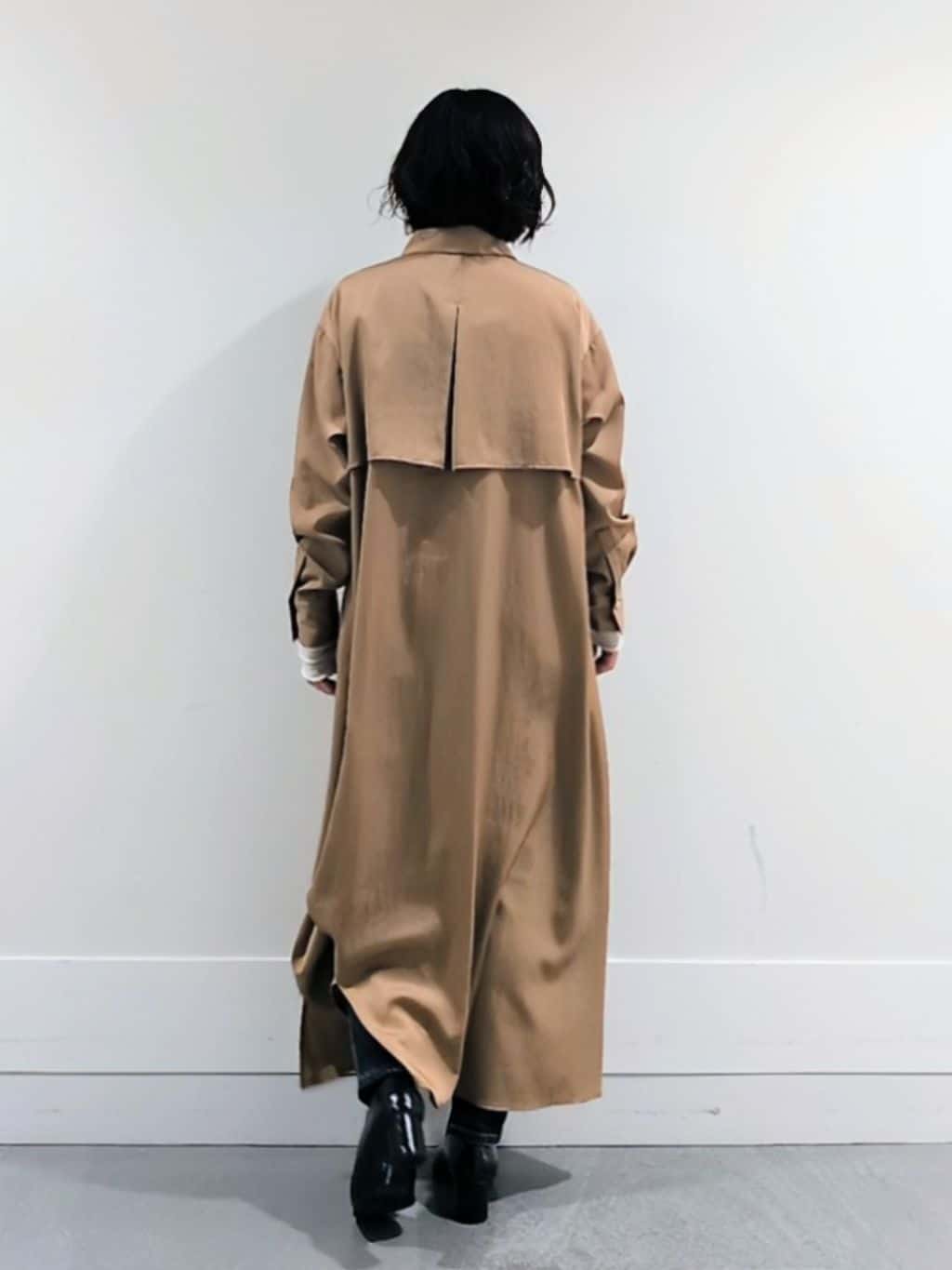 ミズタさんの「UNTITLED｜【前開きボタン/ベルト付/羽織シャツ/】2WAYトレンチ風ワンピース」を使ったコーディネート