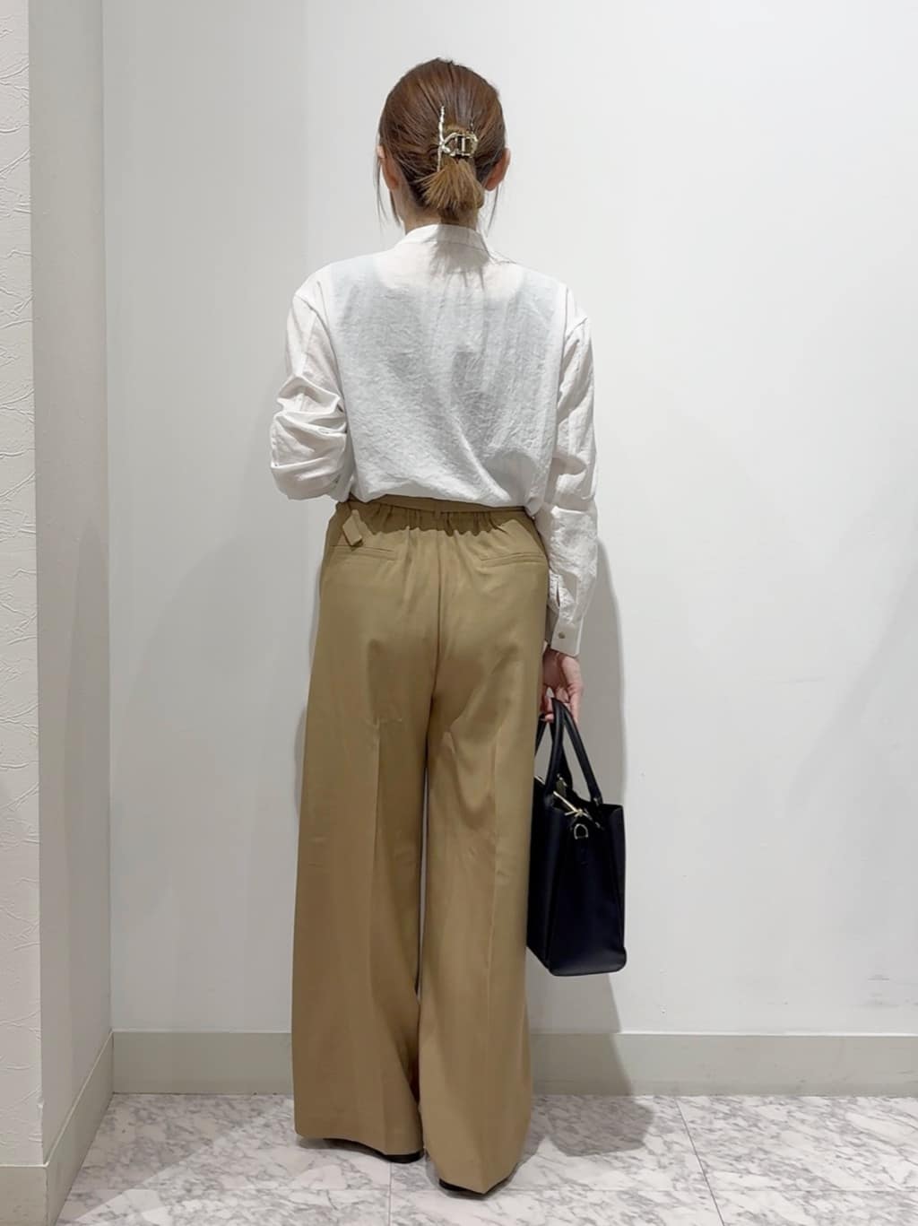 しかっちさんの「grove｜【貴島明日香さん着用】お仕事も普段も。今どきワークシャツブラウス」を使ったコーディネート