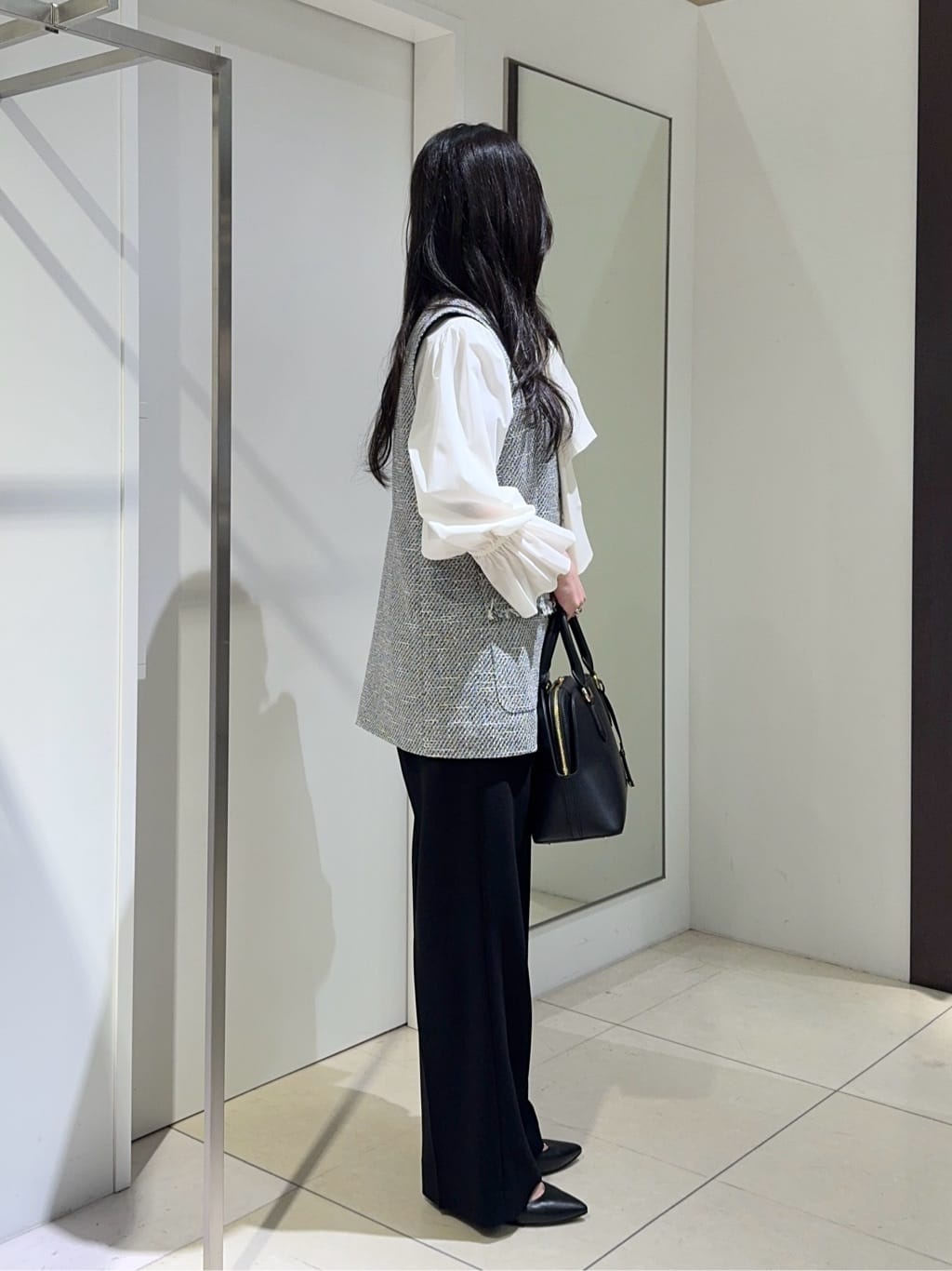kaoruさんの「UNTITLED｜【オンオフ使える】スラブツイード ジレ」を使ったコーディネート