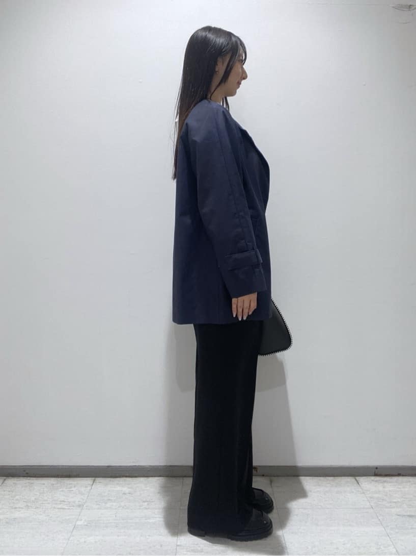 meiさんの「INDIVI｜【撥水/軽量】ミドル丈 ミニマルトレンチコート」を使ったコーディネート