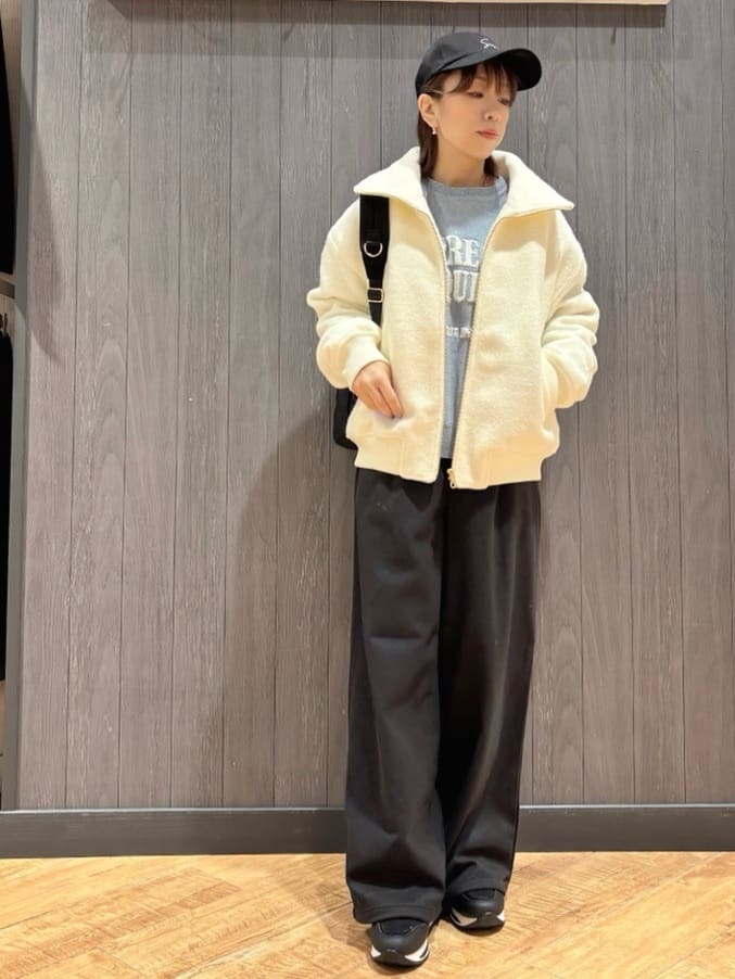 meiさんの「SHOO･LA･RUE｜デニム袖切替ロゴニット」を使ったコーディネート