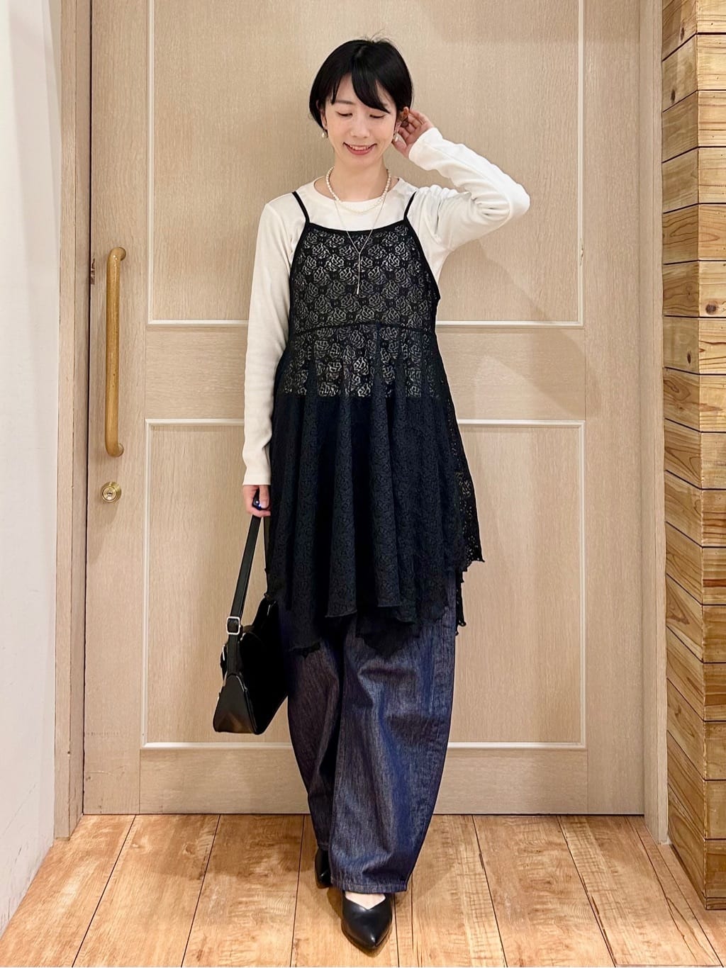 ちぐささんの「SHOO･LA･RUE｜【前後2WAYネック】レイヤードスタイルにおすすめ レースキャミチュニック」を使ったコーディネート