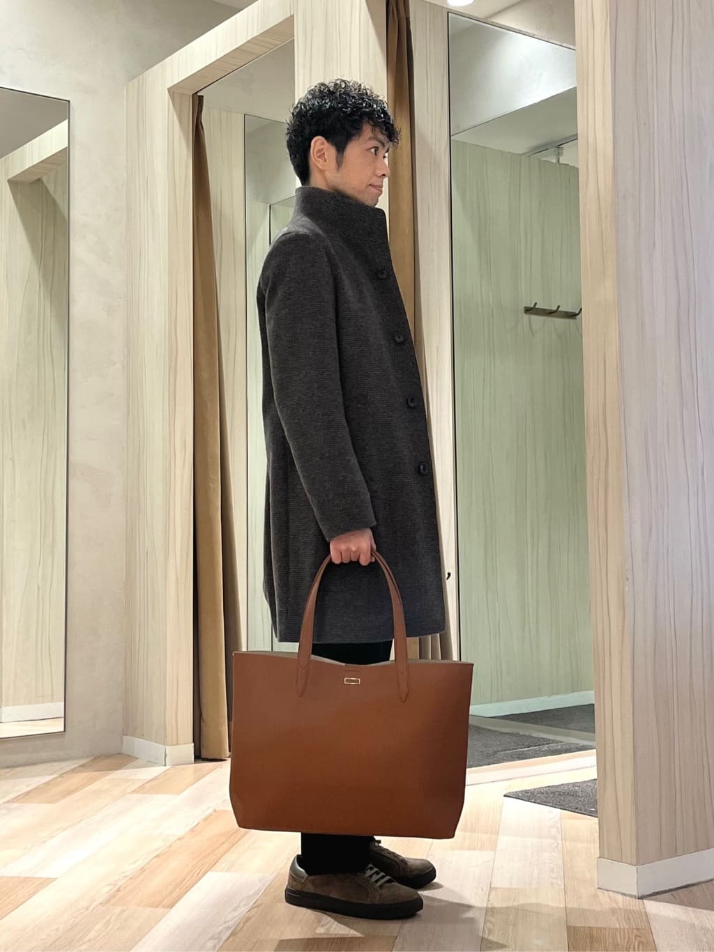 URAさんの「TAKEO KIKUCHI｜カシミヤブレンド ビーバー調ピンヘッドスタンドカラーコート」を使ったコーディネート