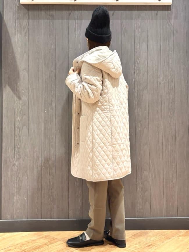 meiさんの「SHOO･LA･RUE｜【撥水/フード取り外し可】自然にくびれる あったかダイヤ柄キルトコート【CIRCRIC】」を使ったコーディネート