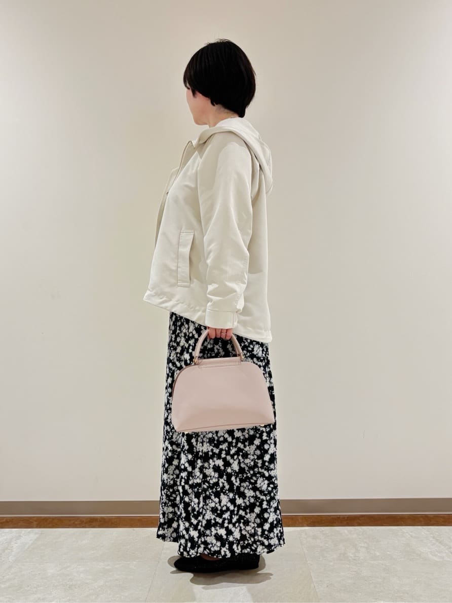 marikoさんの「grove｜【撥水】きれいめに着こなせるマウンテンパーカ」を使ったコーディネート